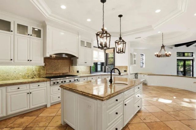 18325 Calle La Serra, Rancho Santa Fe, CA 92091