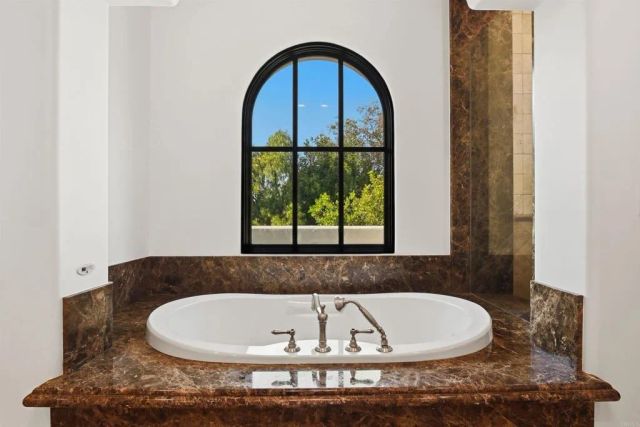 18325 Calle La Serra, Rancho Santa Fe, CA 92091