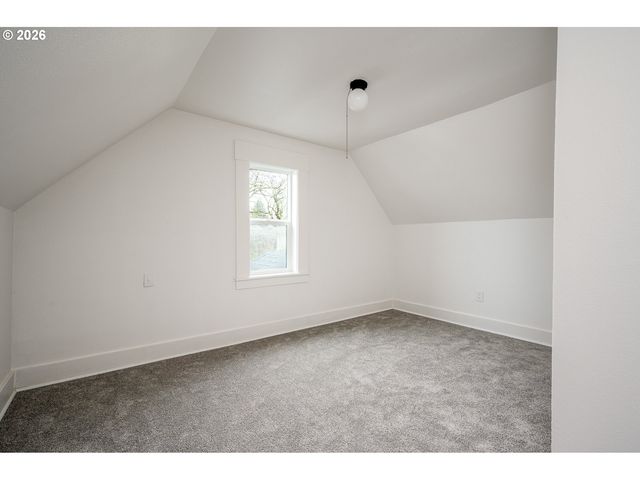 236 Ne Sacramento St, Portland, OR 97212