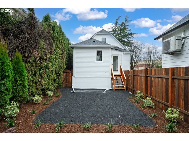 236 Ne Sacramento St, Portland, OR 97212