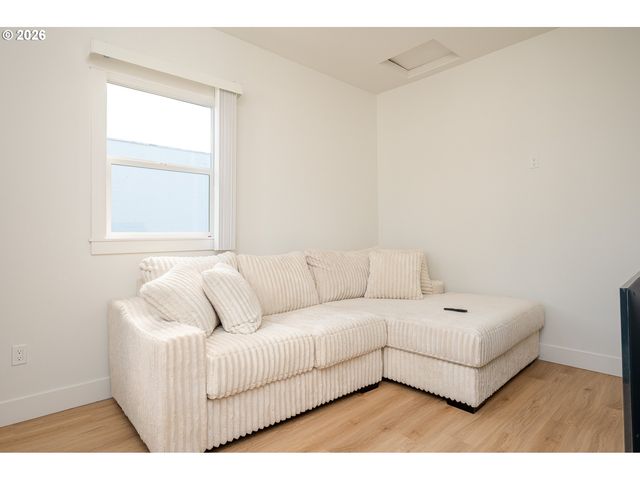 236 Ne Sacramento St, Portland, OR 97212