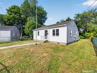 27 Flint Court, Groton, CT 06340