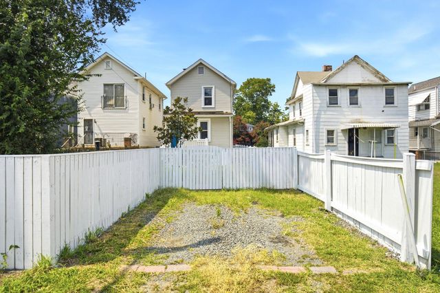4933 MINNESOTA AVE NE, Washington, DC 20019