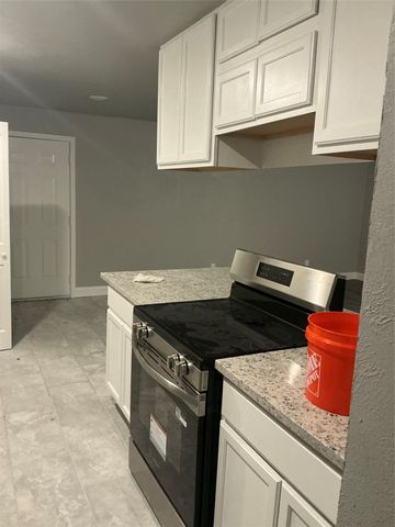 6951 Newberry Court W, Fort Worth, TX 76120
