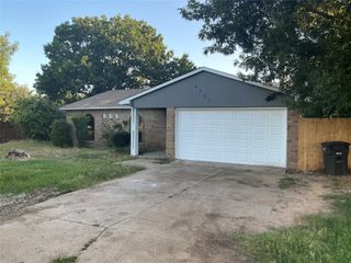 6951 Newberry Court W, Fort Worth, TX 76120