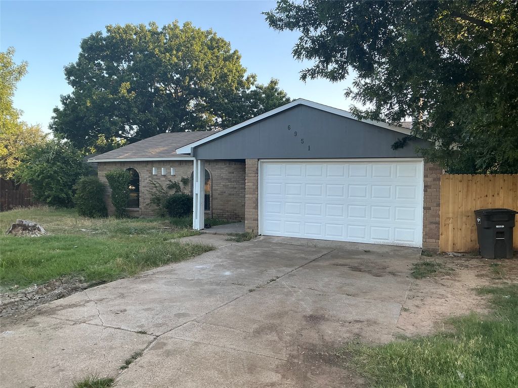 6951 Newberry Court W, Fort Worth, TX 76120