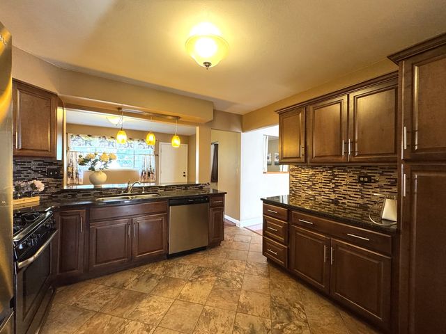 8113 Norwood Court, Woodridge, IL 60517