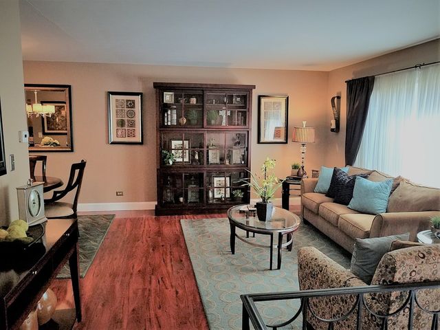 8113 Norwood Court, Woodridge, IL 60517
