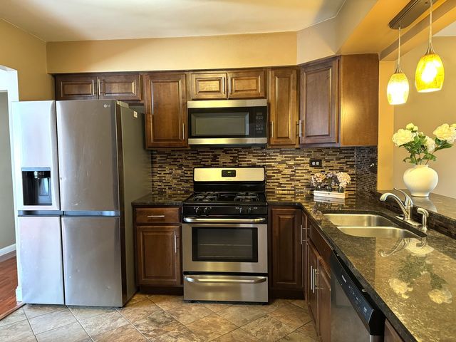 8113 Norwood Court, Woodridge, IL 60517