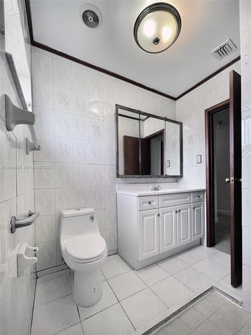8636 NW 35th Place A, Miami, FL 33147