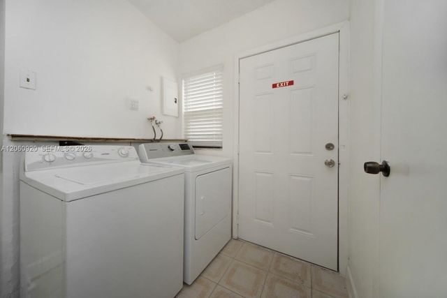 8636 NW 35th Place A, Miami, FL 33147
