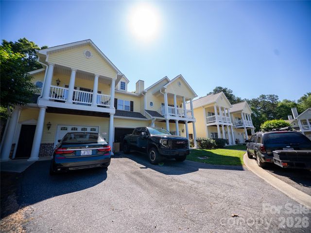 1392 21st Avenue NE, Hickory, NC 28601