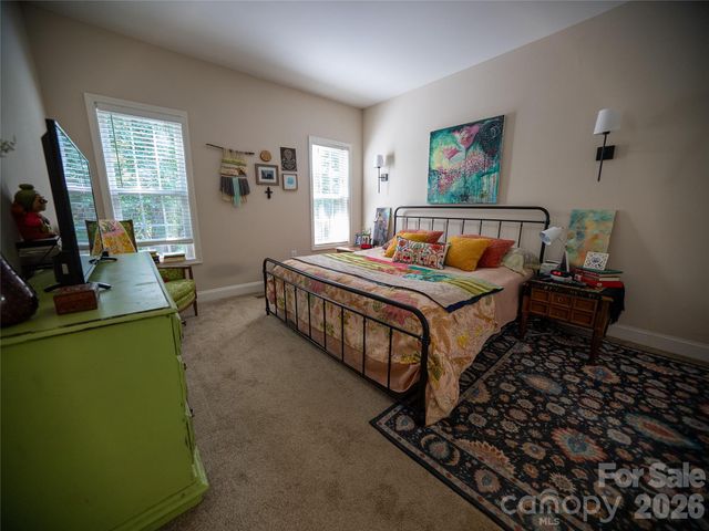 1392 21st Avenue NE, Hickory, NC 28601
