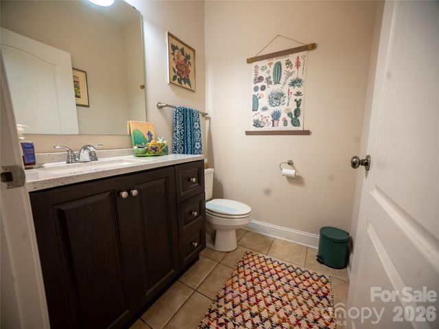 1392 21st Avenue NE, Hickory, NC 28601