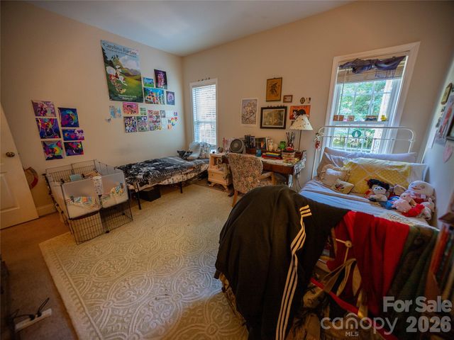 1392 21st Avenue NE, Hickory, NC 28601