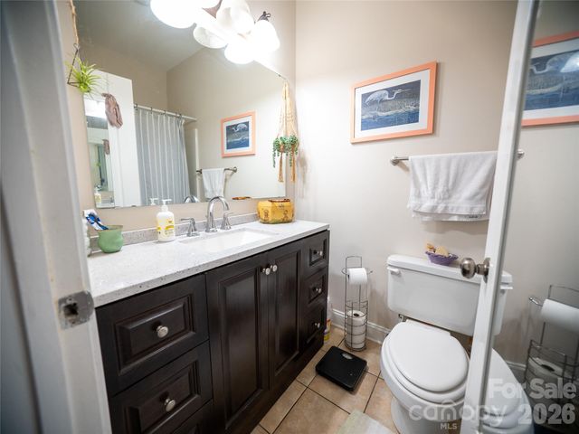 1392 21st Avenue NE, Hickory, NC 28601