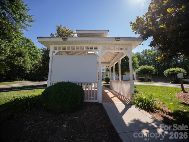 1392 21st Avenue NE, Hickory, NC 28601