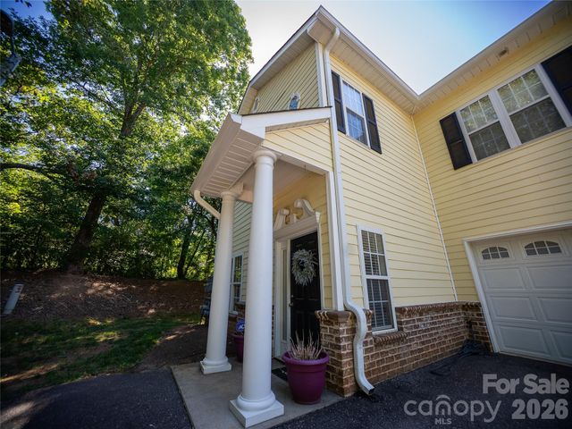 1392 21st Avenue NE, Hickory, NC 28601