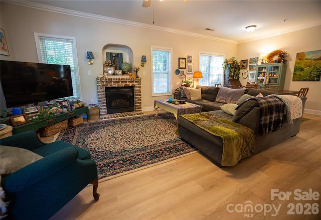 1392 21st Avenue NE, Hickory, NC 28601