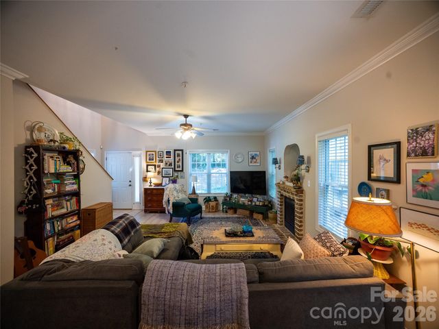 1392 21st Avenue NE, Hickory, NC 28601