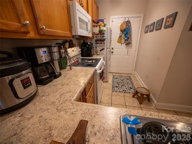 1392 21st Avenue NE, Hickory, NC 28601