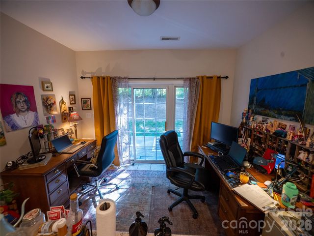1392 21st Avenue NE, Hickory, NC 28601