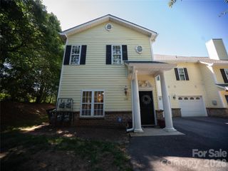 1392 21st Avenue NE, Hickory, NC 28601