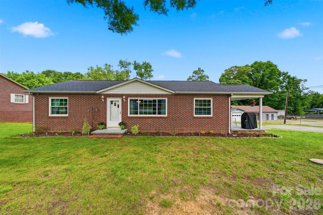 3526 16th Street NE, Hickory, NC 28601