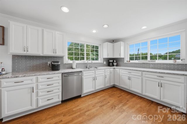 3526 16th Street NE, Hickory, NC 28601