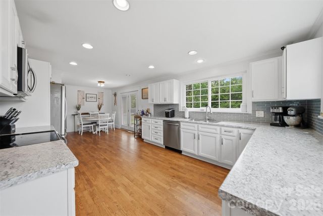 3526 16th Street NE, Hickory, NC 28601