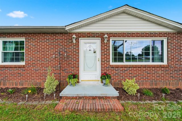 3526 16th Street NE, Hickory, NC 28601