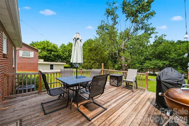 3526 16th Street NE, Hickory, NC 28601