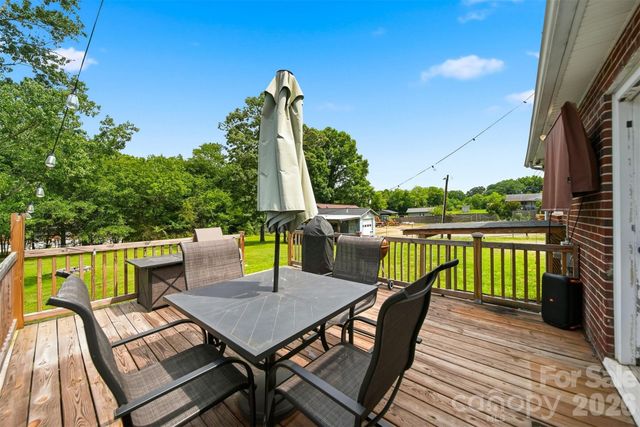 3526 16th Street NE, Hickory, NC 28601