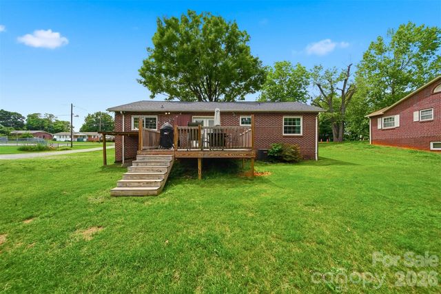 3526 16th Street NE, Hickory, NC 28601