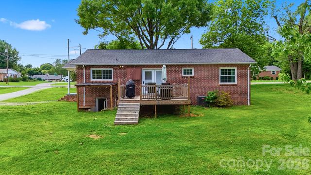 3526 16th Street NE, Hickory, NC 28601