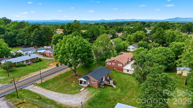 3526 16th Street NE, Hickory, NC 28601