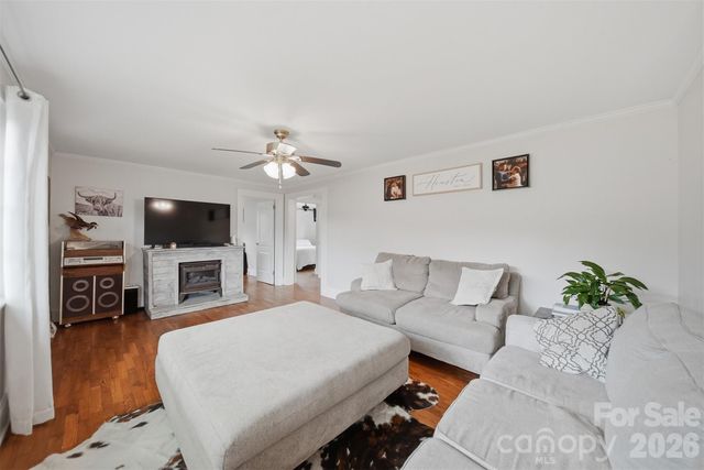 3526 16th Street NE, Hickory, NC 28601