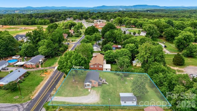 3526 16th Street NE, Hickory, NC 28601