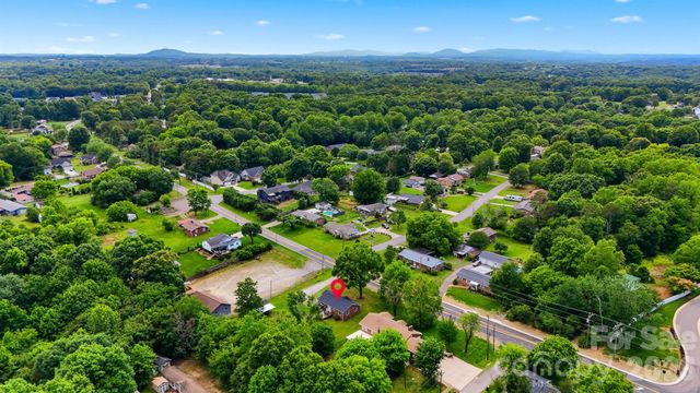 3526 16th Street NE, Hickory, NC 28601