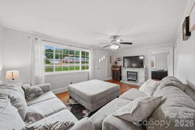 3526 16th Street NE, Hickory, NC 28601