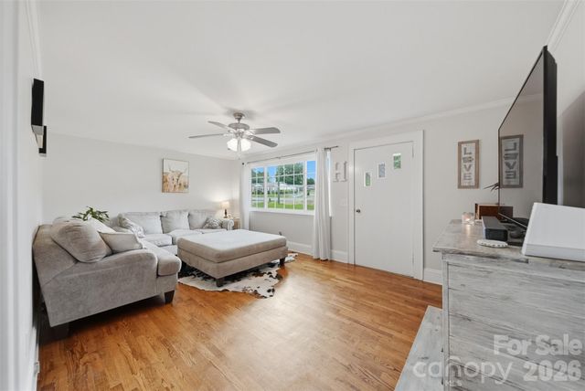 3526 16th Street NE, Hickory, NC 28601