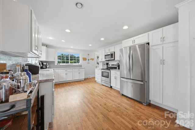 3526 16th Street NE, Hickory, NC 28601