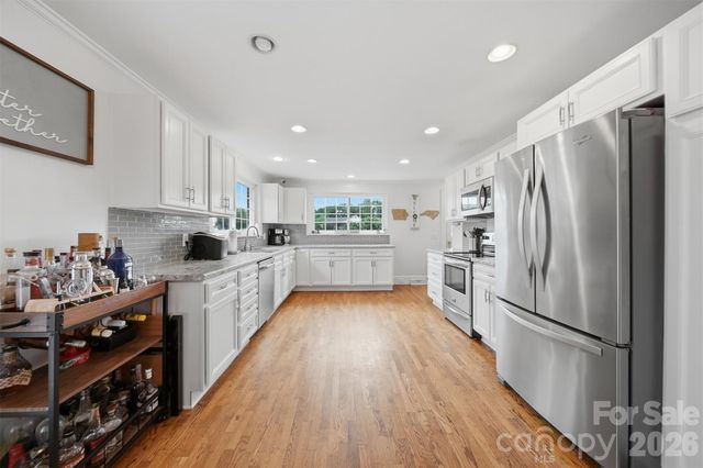 3526 16th Street NE, Hickory, NC 28601