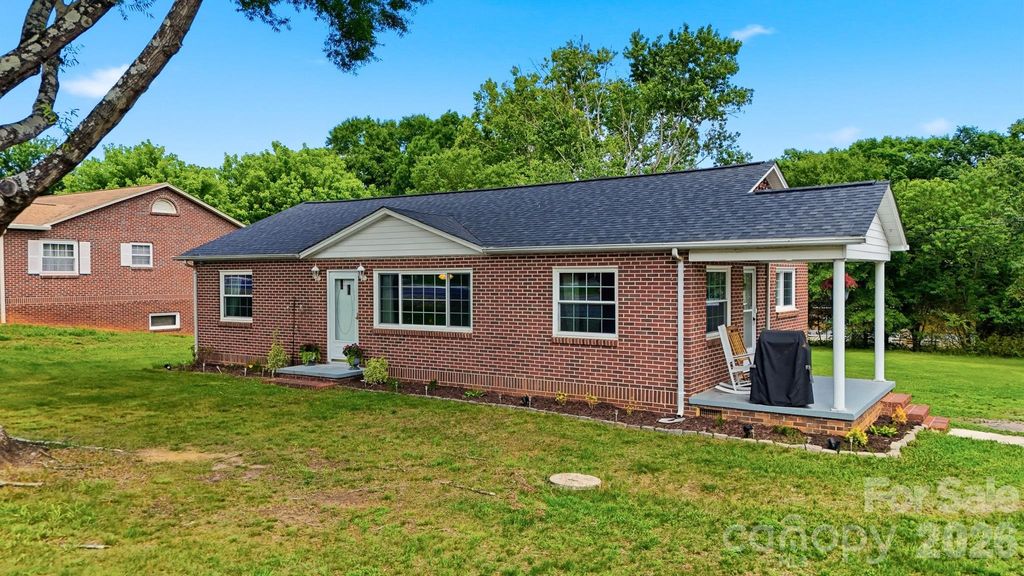 3526 16th Street NE, Hickory, NC 28601