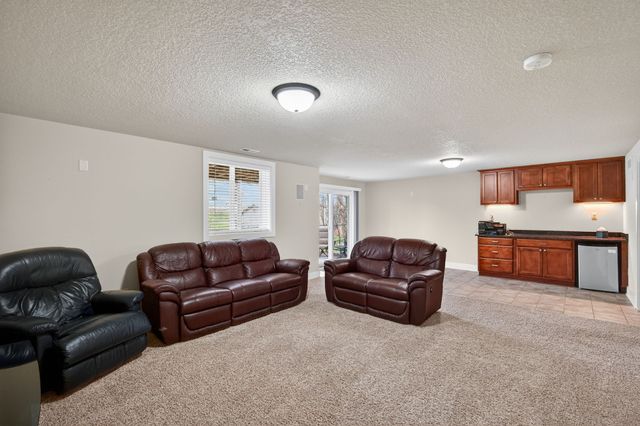 4207 159th Street, Urbandale, IA 50323