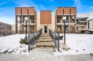 9804 S KARLOV Avenue D, Oak Lawn, IL 60453
