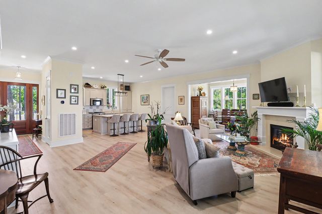 374 Commonwealth Road, Mount Pleasant, SC 29466
