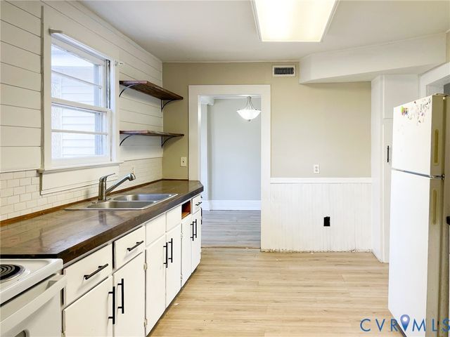 1016 Court St, Victoria, VA 23974