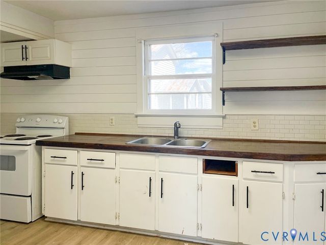 1016 Court St, Victoria, VA 23974