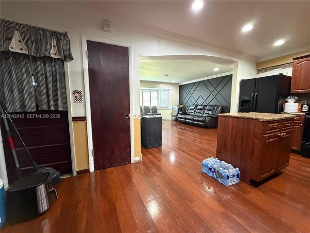 2021 NW 10th Ave, Fort Lauderdale, FL 33311